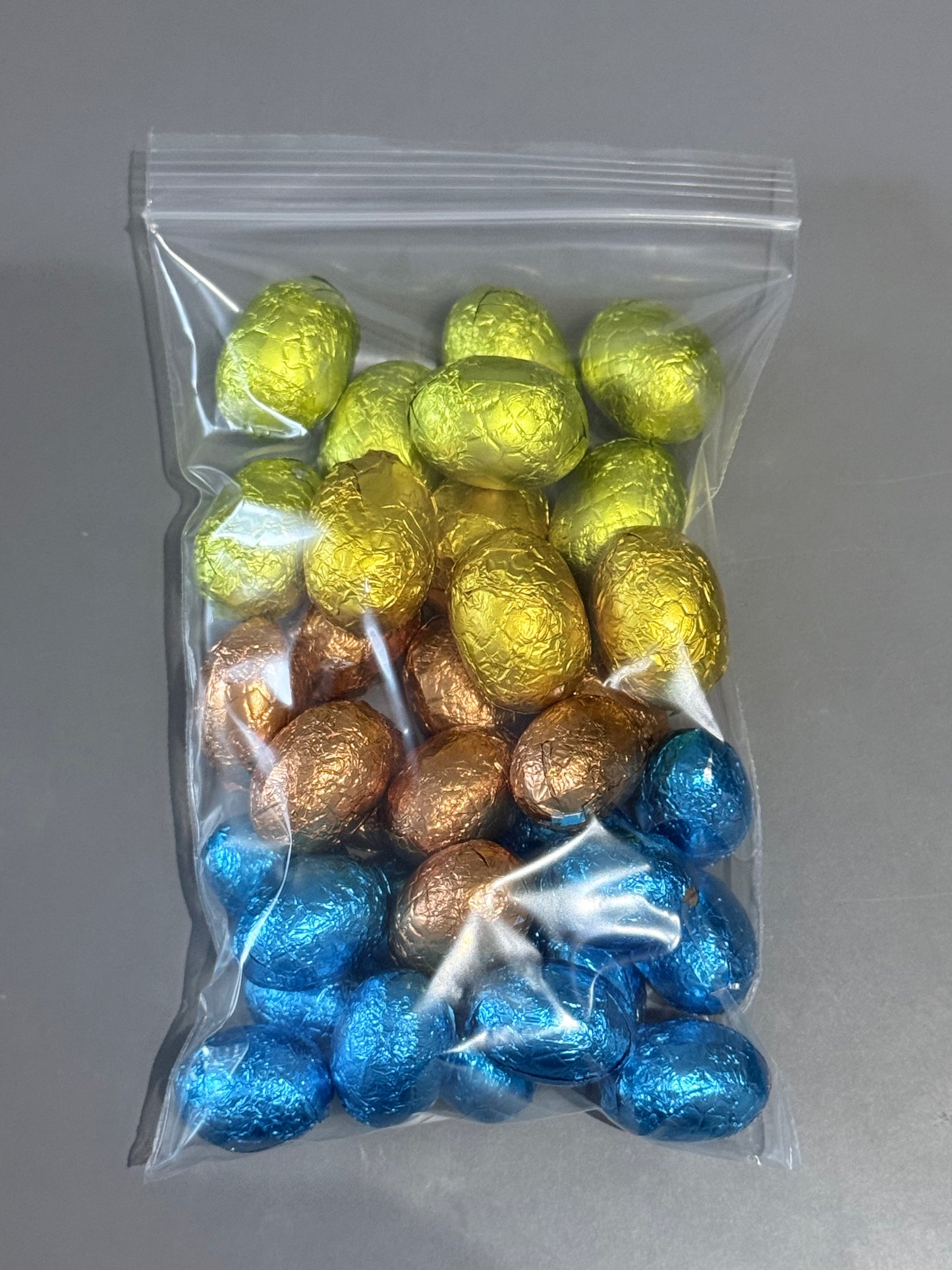 Œuf chocolat 12/26 limoncello, banane chocolat , praliné blanc , praliné au lait 300 gr