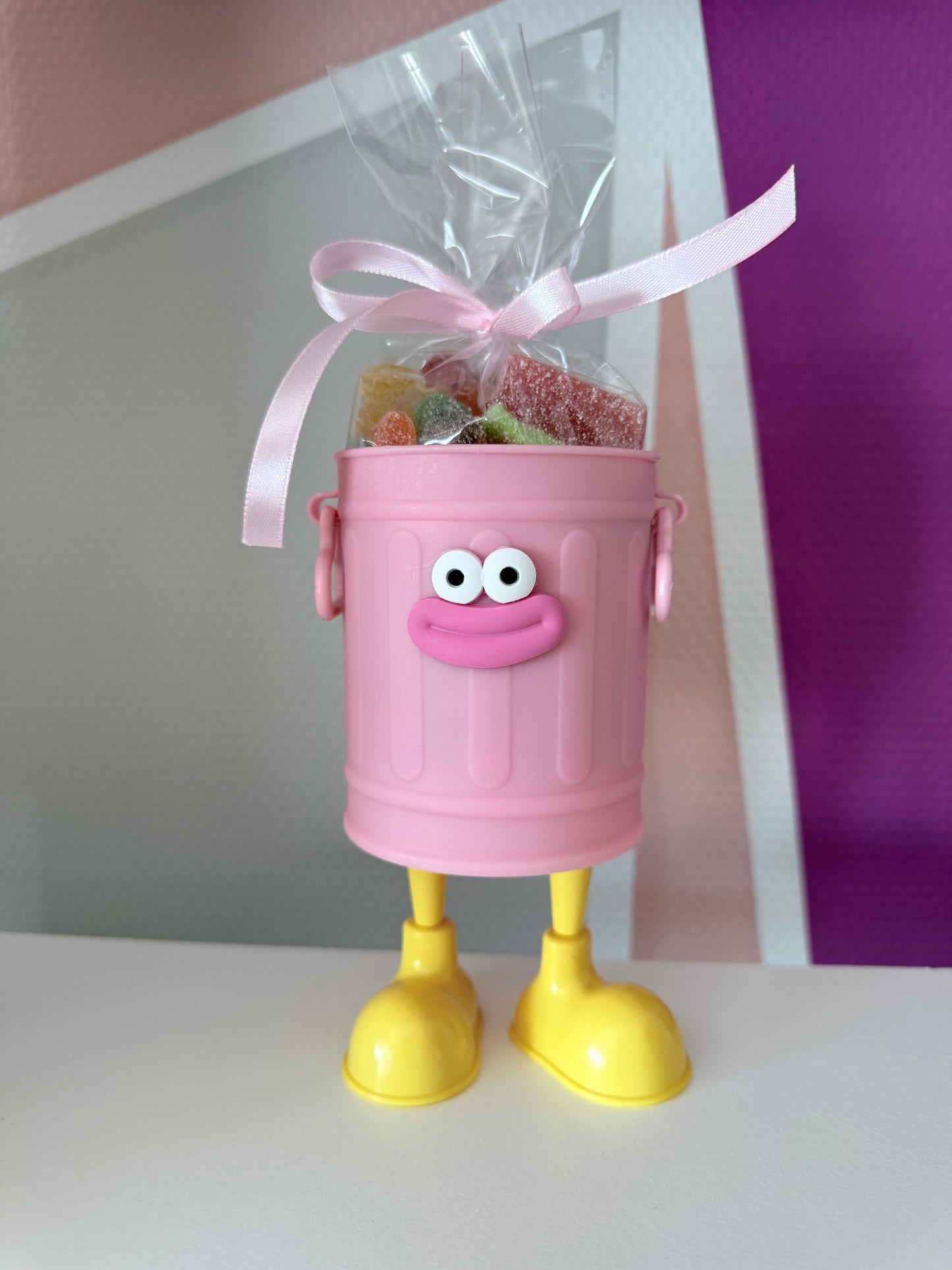 A. Pot à bic rose 300 gr de bonbons