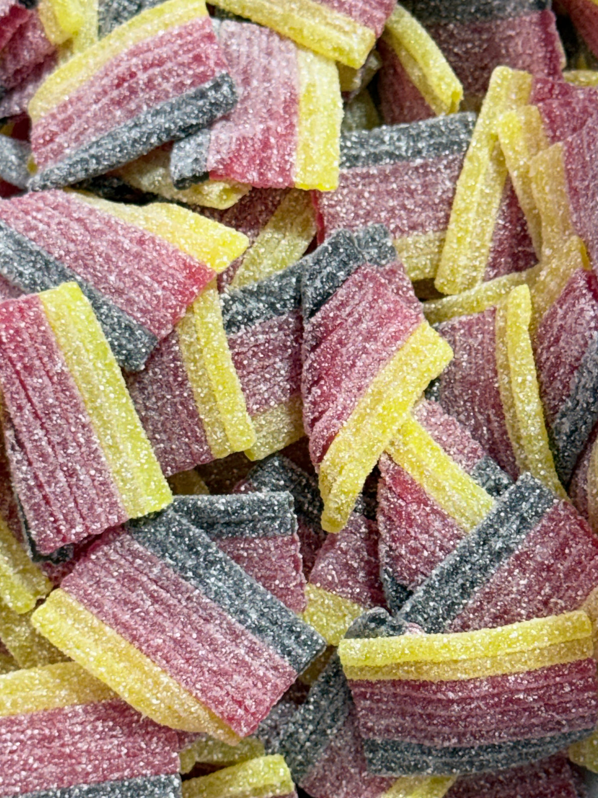 Mini tapis noir jaune rouge haribo 100 gr cerise cola citron