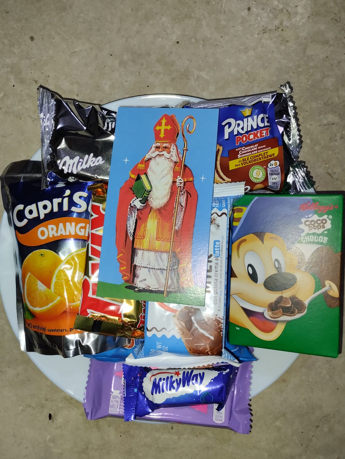 Précommande- paiement intégrale - paiement obligatoire assiette St Nicolas porcelaine 9 pièces - réservation max 20/11