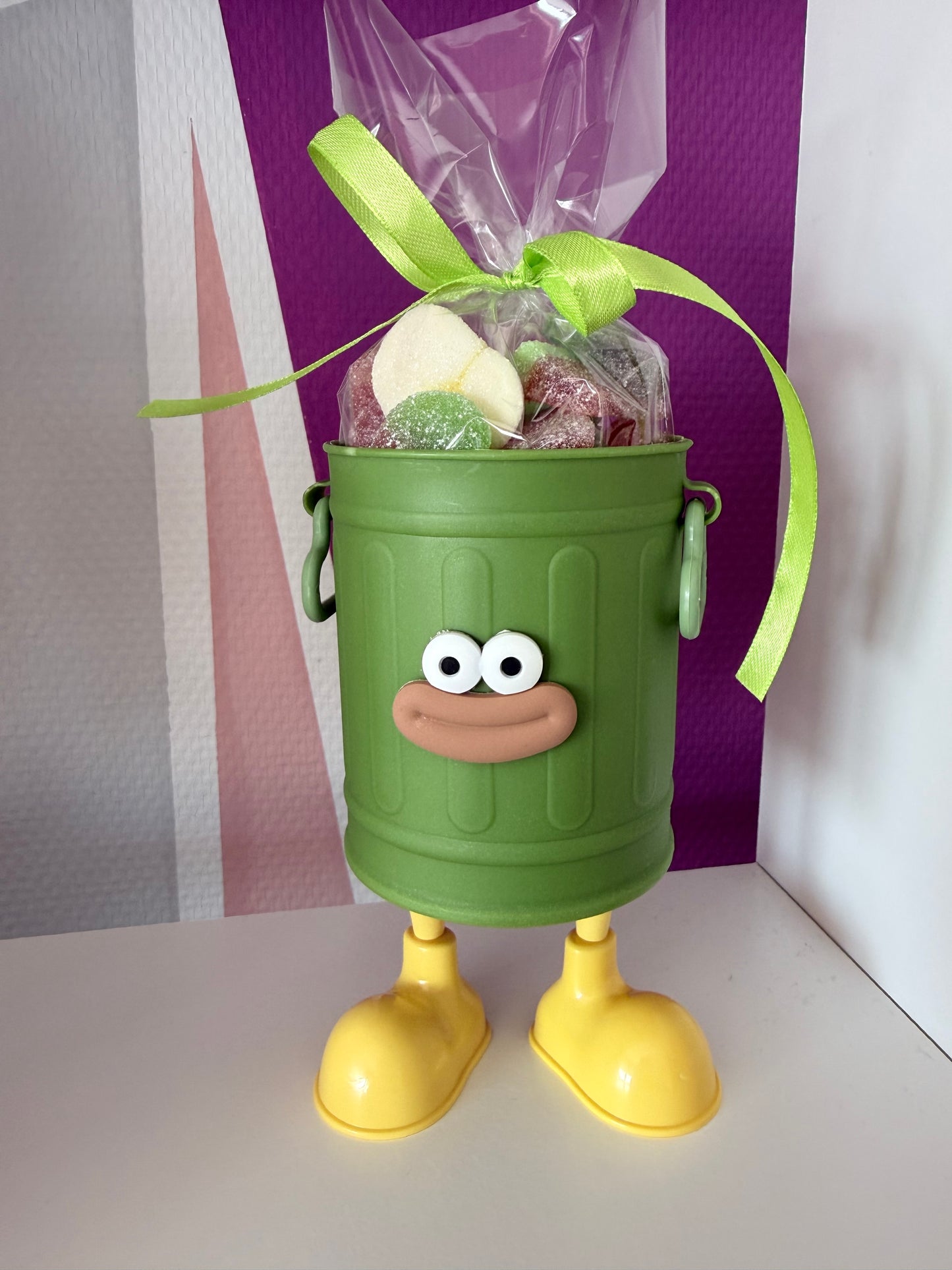 A. Pot à bic vert 300 gr de bonbons