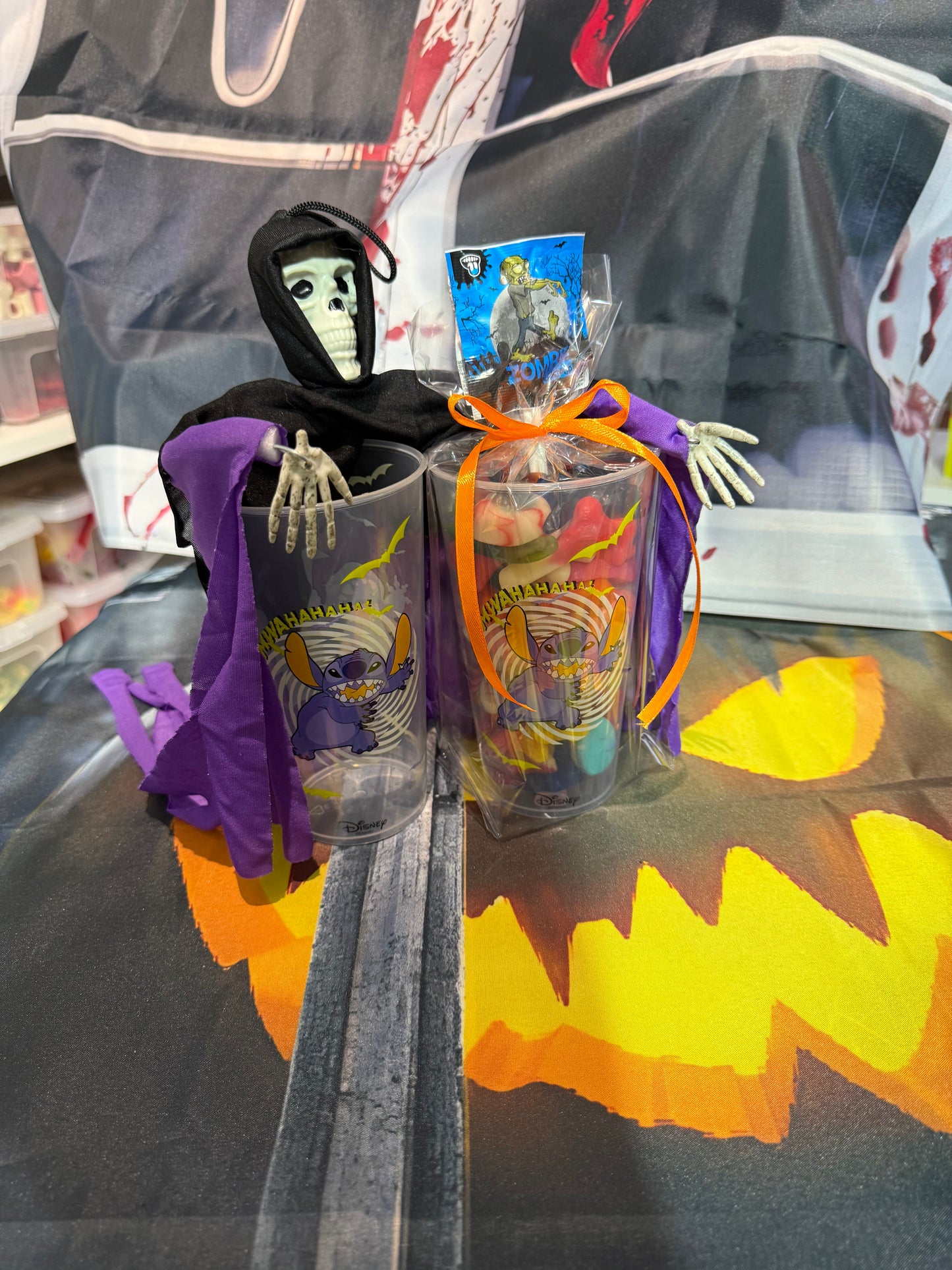 À. Gobelet Halloween stitch blanc 400 gr de bonbons