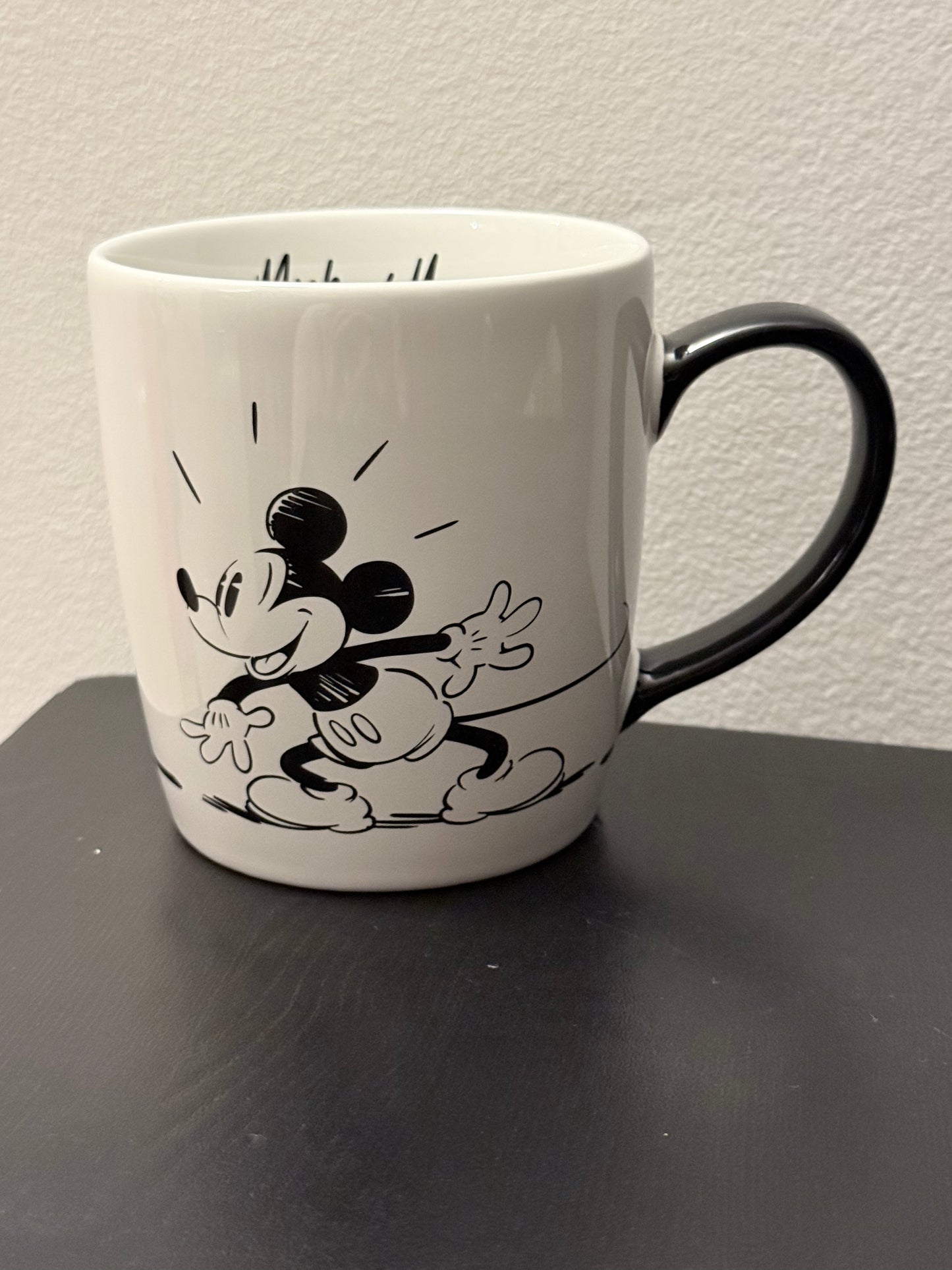 Tasse Mickey blanche avec 200 gr de bonbons