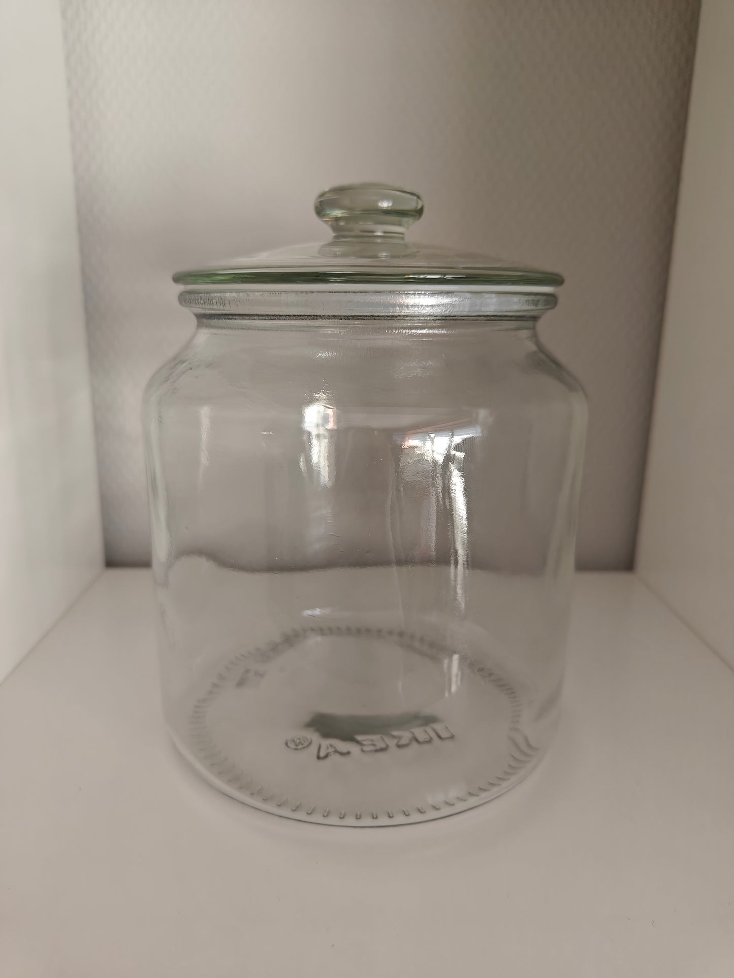 Bocal vide contenance plus d'un kilo selon le bonbon