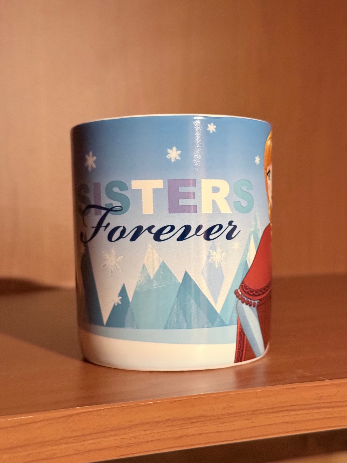 Tasse reine des neiges sisters bleue avec 200 gr de bonbons