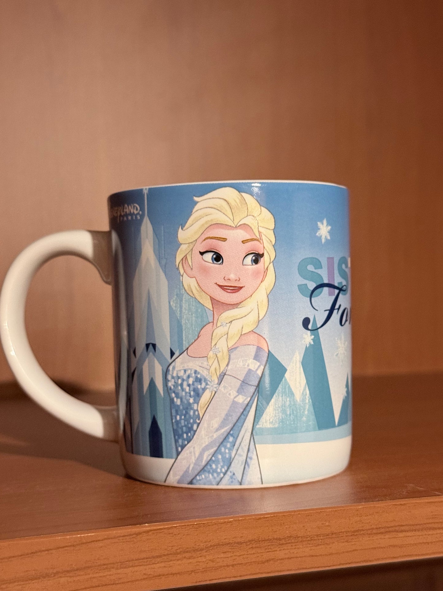 Tasse reine des neiges sisters bleue avec 200 gr de bonbons