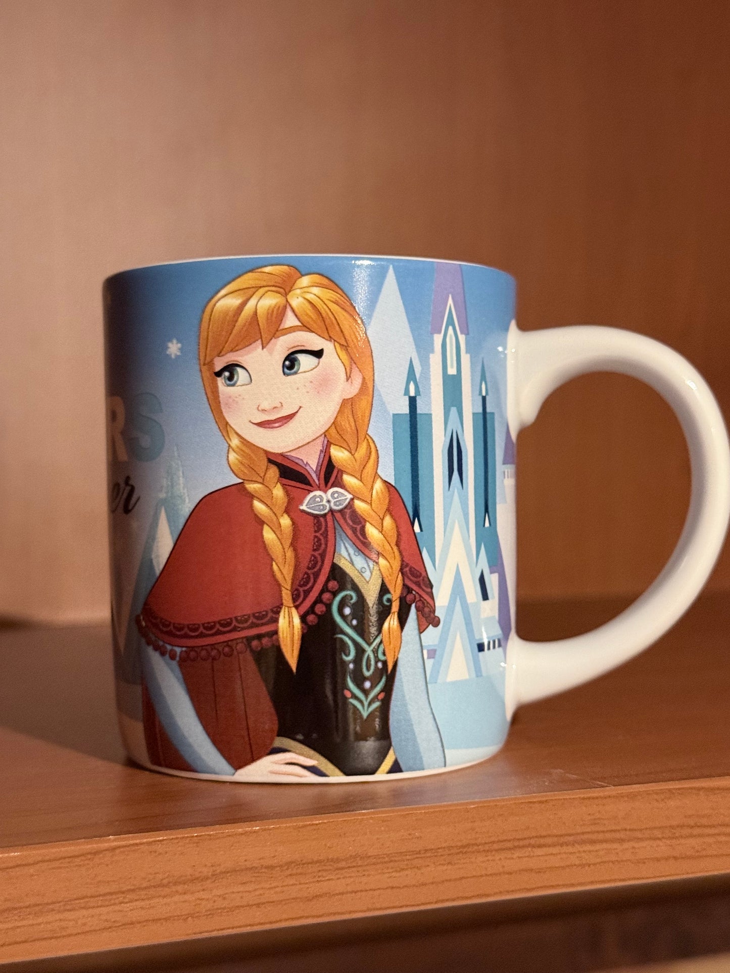 Tasse reine des neiges sisters bleue avec 200 gr de bonbons