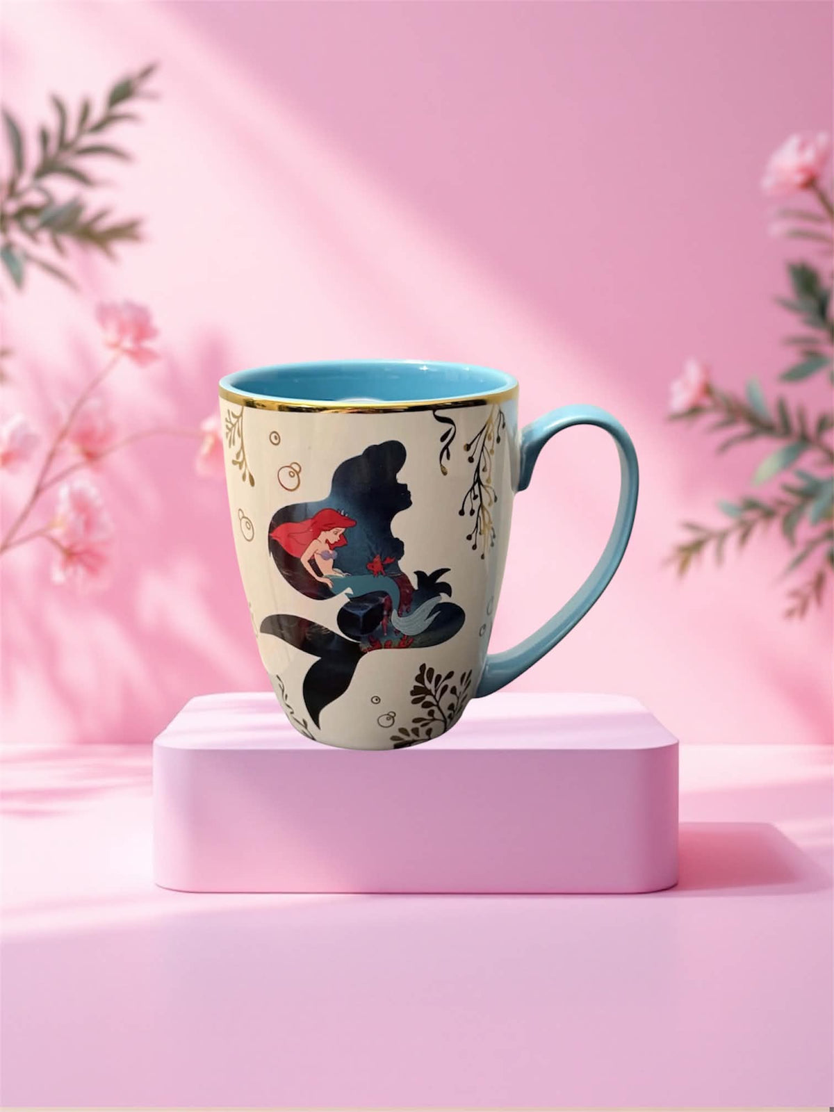 Tasse ariel bleu avec 200 gr de bonbons