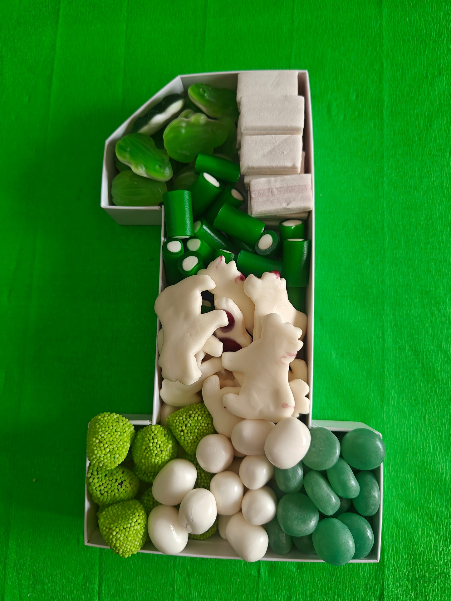 Chiffre 1 avec 700 gr de bonbons choix de couleurs ou bonbons ( mettre en commentaire ou mail )